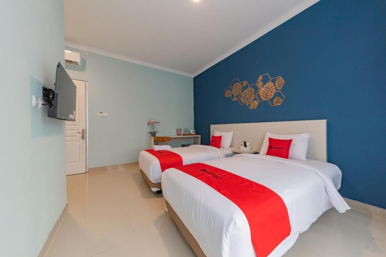 Reddoorz Plus Near Surapati Core Bandung Exterior foto